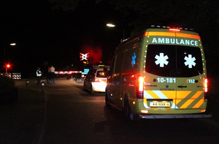 Dodelijk ongeval op spoorwegovergang in Heiloo (FOTO's)