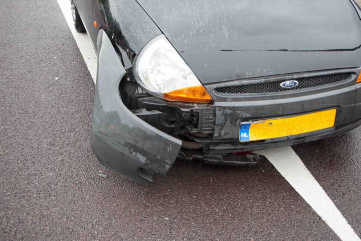 Twee gewonden bij kop-staart botsing Schagerweg (FOTO's)