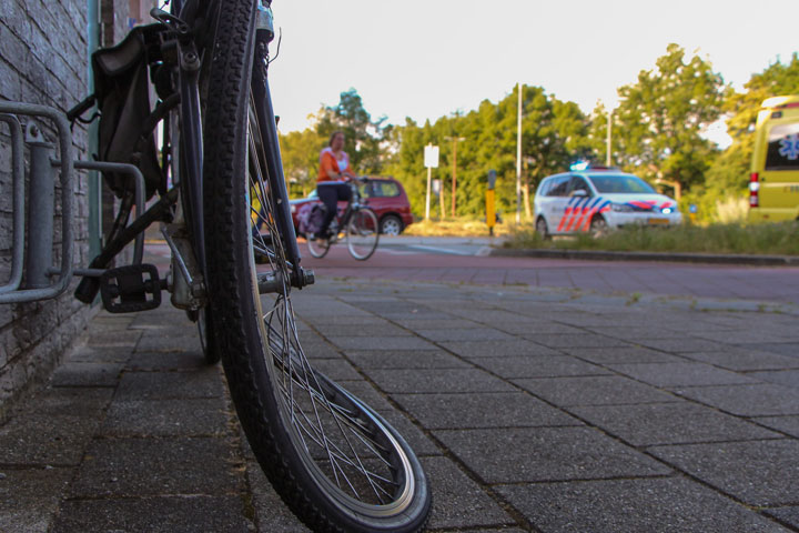 Vrouw raakt gewond bij ongeval op rotonde Drechterwaard (FOTO'S)