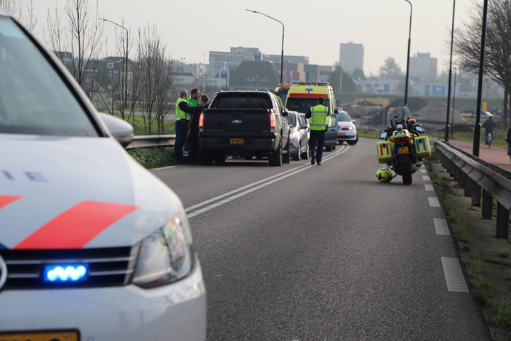 Gewonde bij kop-staart botsing met drie auto's (FOTO's)