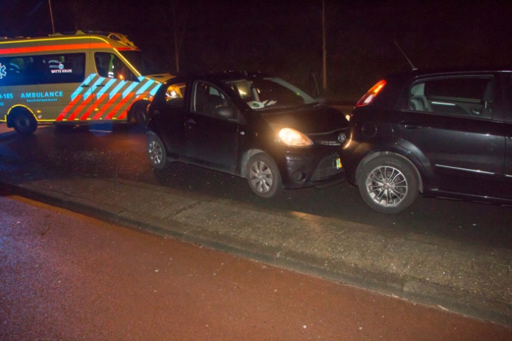 Gewonde bij kop-staartbotsing met vier auto's (FOTO's)