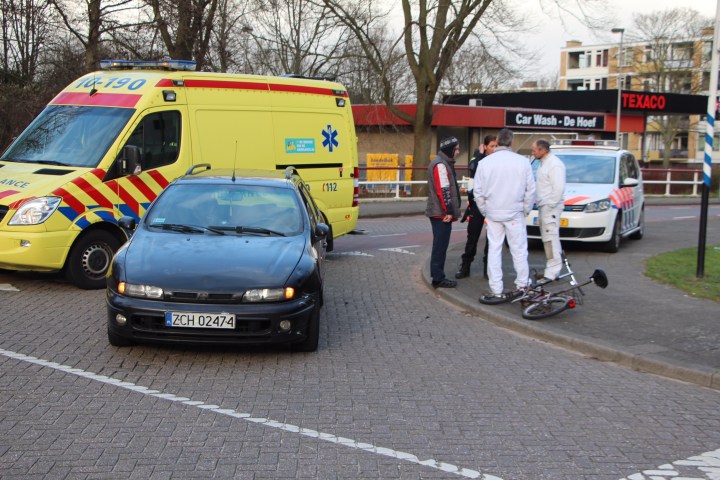 Automobilist schept fietsster door afsnijden bocht (FOTO's)