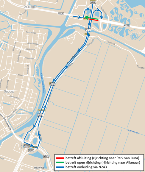 Kaart van verkeersomleidingen bij N242 rond Alkmaar, met afsluitingen in rood, toegankelijke routes in groen, en omleidingen in blauw via N243.