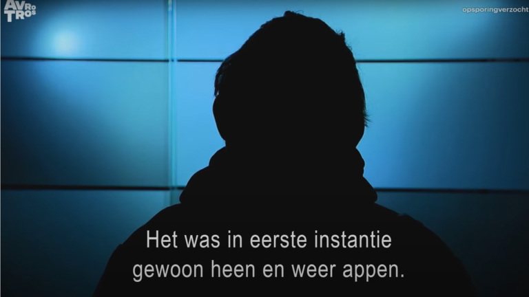 Silhouet van een persoon met de tekst: "Het was in eerste instantie gewoon heen en weer appen."