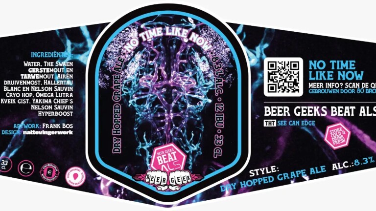 Bieretiket met de tekst "No Time Like Now" en details over ingrediënten en alcoholgehalte, plus een QR-code en kunstwerk.
