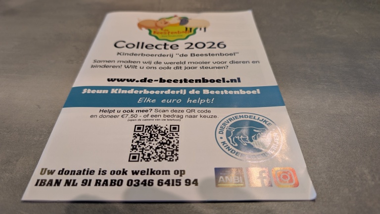 Flyer Collecte 2026 voor kinderboerderij De Beestenboel met QR-code en donatiegegevens
