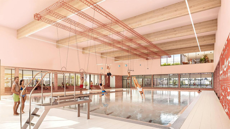 Binnenzwembad met enkele mensen die gebruikmaken van trapezes boven het water, en anderen die toekijken vanaf de rand.