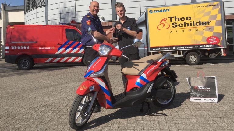 Theo Schilder Levert 20 Scooters Voor Brandweer In Regio