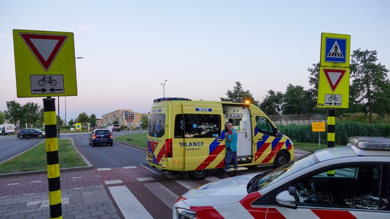 Hevige botsing op Oostertochtpad Heerhugowaard: jonge fietser gewond naar ziekenhuis