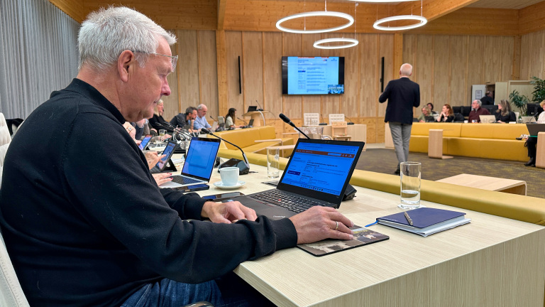 Raad Bergen krijgt innovatief raadsinformatiesysteem met kunstmatige intelligentie: “Winst voor iede