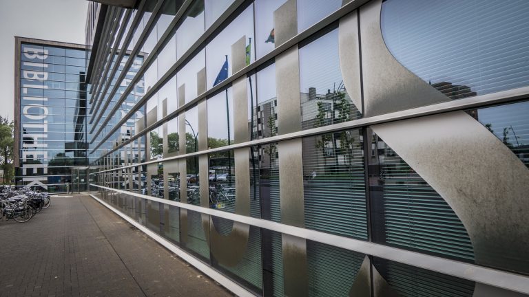 Bedrijfspand blijft onder vergrootglas gemeente Dijk en Waard liggen: vergunningsplicht blijft gelde