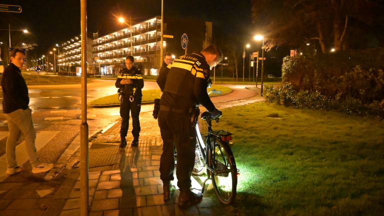 Omstanders schieten te hulp bij nachtelijke valpartij in Castricum