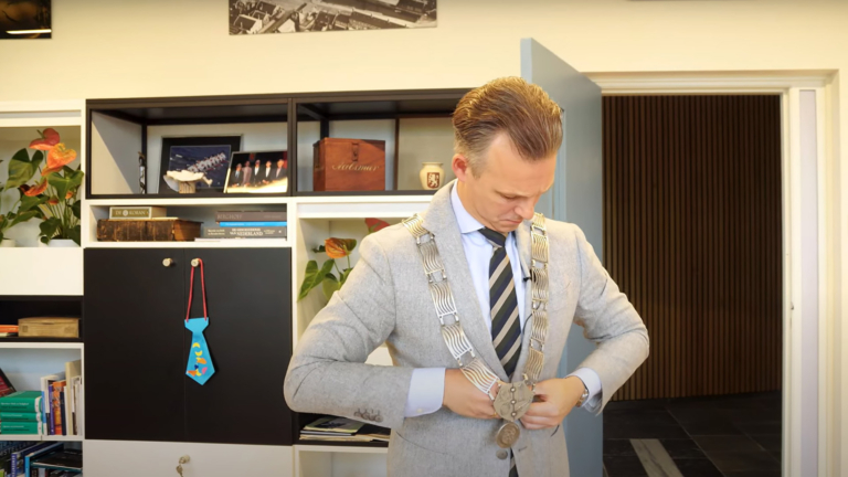 Puzzel in Castricum begint: Gido Oude Kotte leidt eerste gesprekken