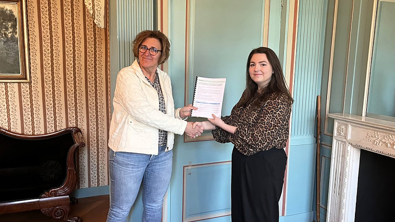 Petitie tegen hondenregels in Schoorl: 2.100 handtekeningen achtergelaten bij provincie