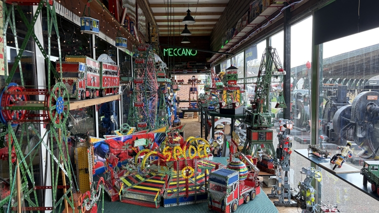 Uniek Meccano-museum geopend in De Rijp: “Hier komt techniek tot leven”