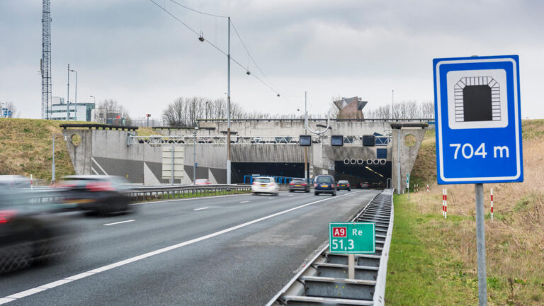 Waarschuwing voor ‘zeer grote verkeershinder’ door weekendafsluiting Wijkertunnel