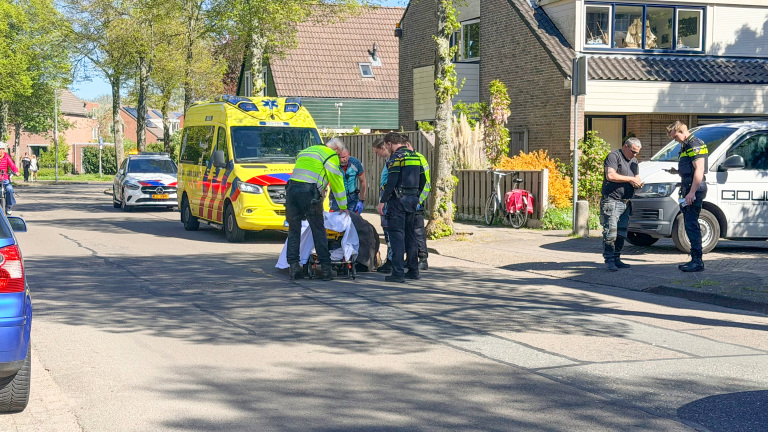 Politie onderzoekt toedracht aanrijding tussen fietsster en bedrijfsbus