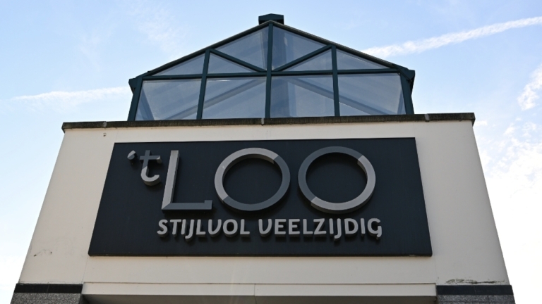 Twee omstanders houden gewelddadige winkeldief vast in winkelcentrum Heiloo