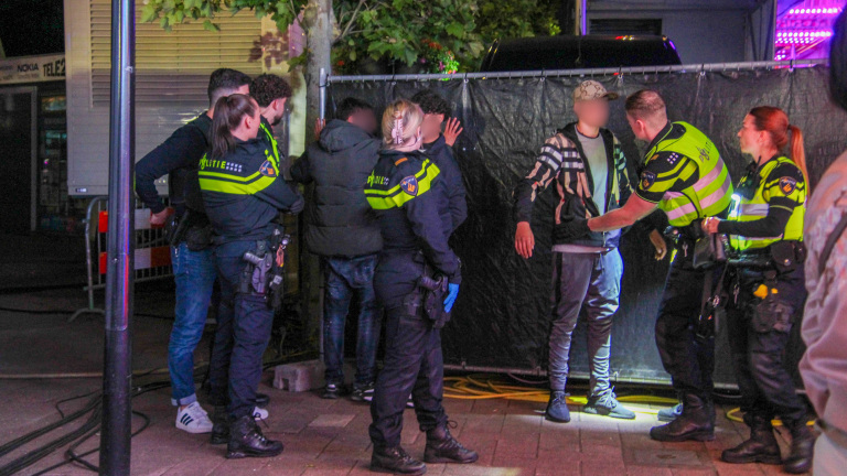 Politie nadrukkelijk aanwezig op kermis Heerhugowaard, uitgebreide fouilleringen