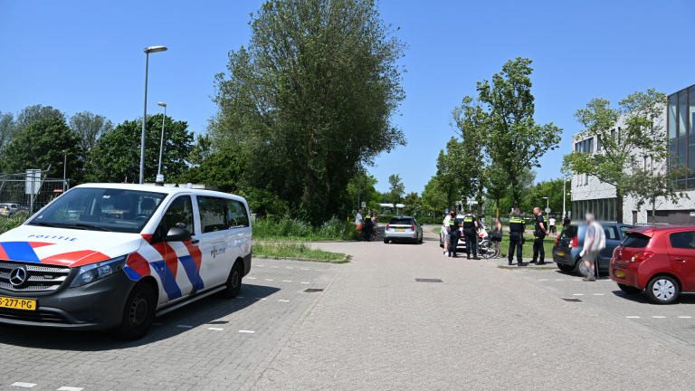 Weer aanrijding op rotonde Hertog Aalbrechtweg; bestuurder is rijbewijs kwijt