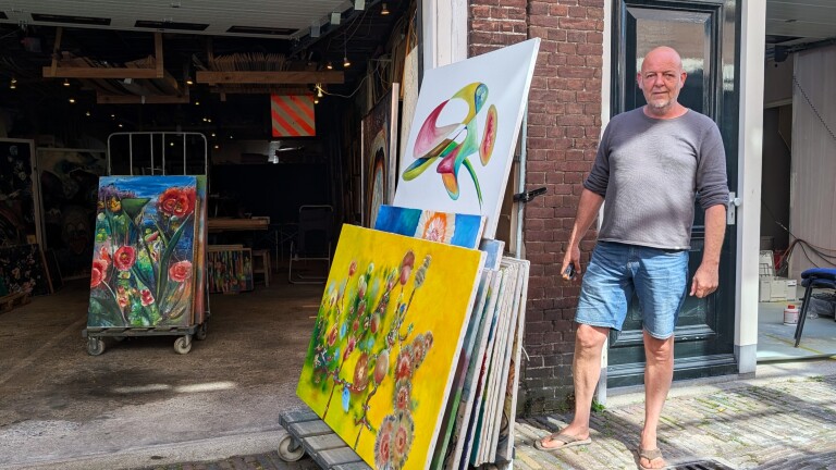 “Hier anderen gelukkig mee maken”: Alkmaarder toont honderden werken van vader Wim Twaalfhoven