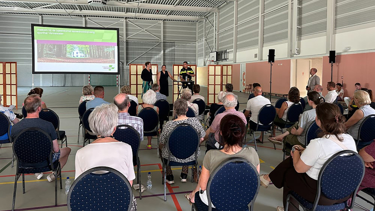 Kritiek én lof op ‘moedig besluit’ asielopvang in sporthal: “Trots op Heiloo”