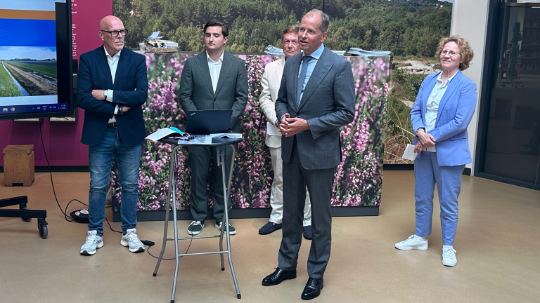 Nieuw akkoord Bergen markeert terugkeer naar klassieke verhoudingen – mét oppositie