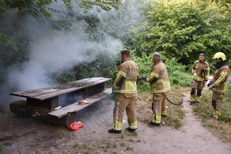 Brandweer rukt uit voor vermoedelijke brandstichting in Speelbos Heerhugowaard