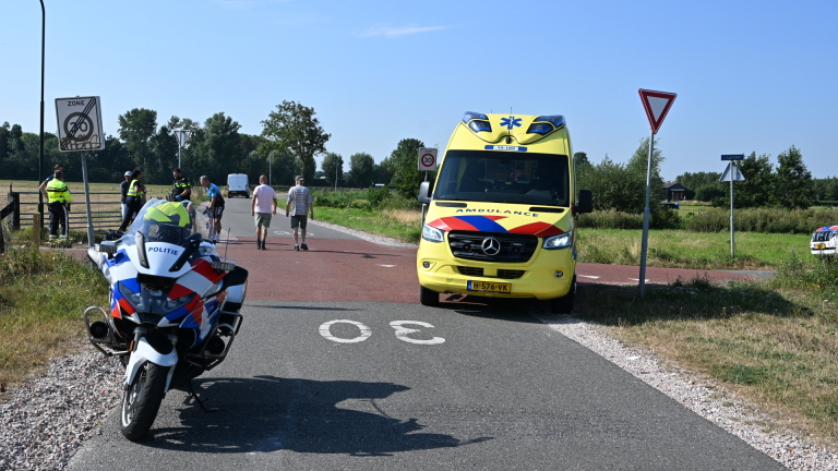 Wielrenner naar ziekenhuis na klap tegen bedrijfsbus op Lagelaan