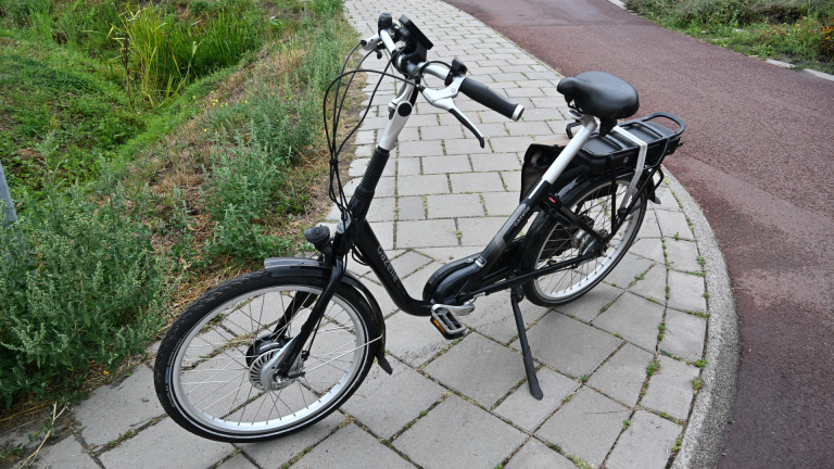 Hulpdiensten naar Limmen voor gewonde fietsster