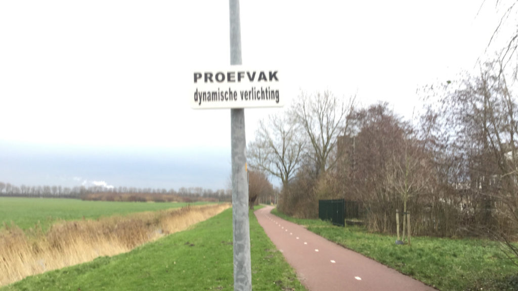 Proef met dynamische verlichting op fietspad Dijk- en Waardpad in Alkmaar