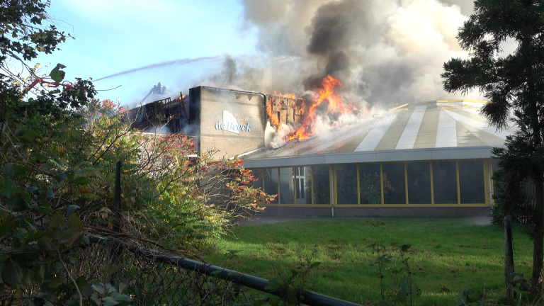 Bewoner naast De Beeck: 'Ineens grote vuurzee met harde klappen'