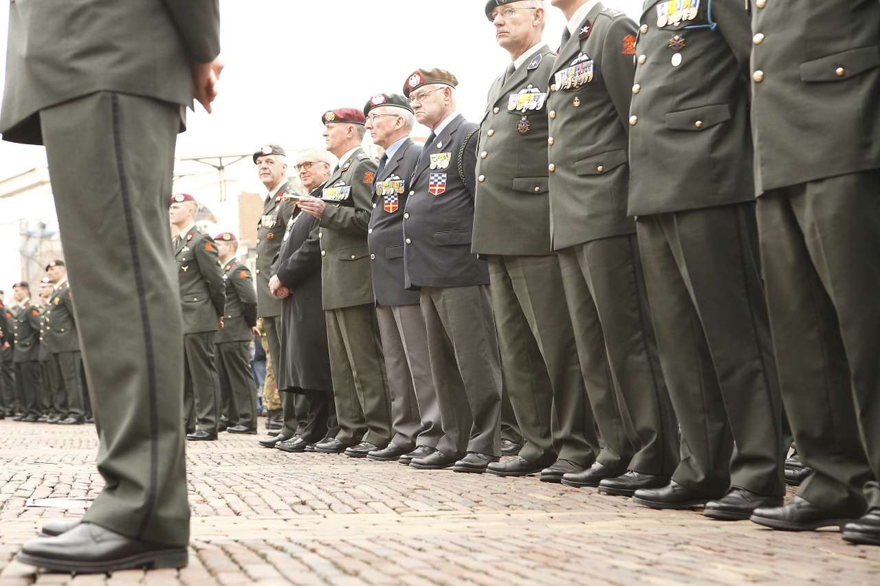 Militair vertoon op Waagplein (FOTO's)