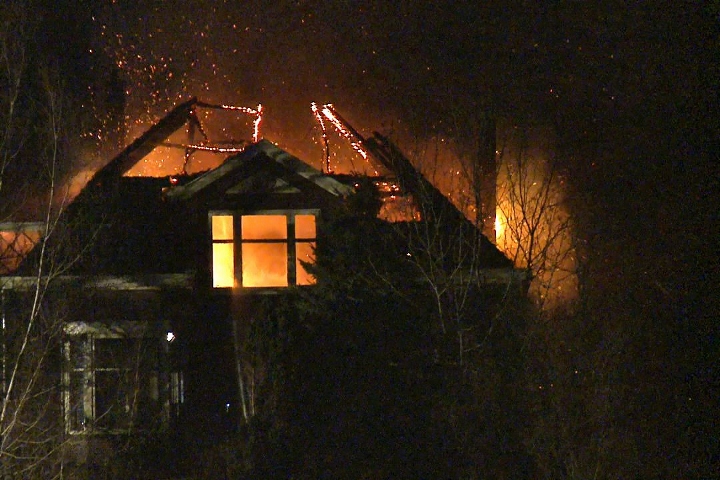 Brand in antikraakboerderij in Schermer (FOTO)