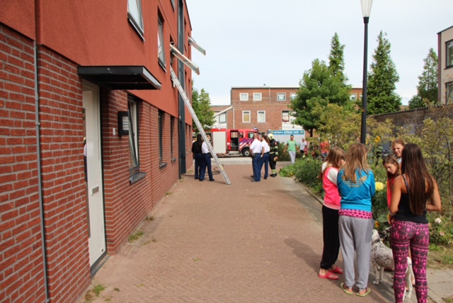 Brandweer ontruimt flat voor brandend plantje (FOTO's)