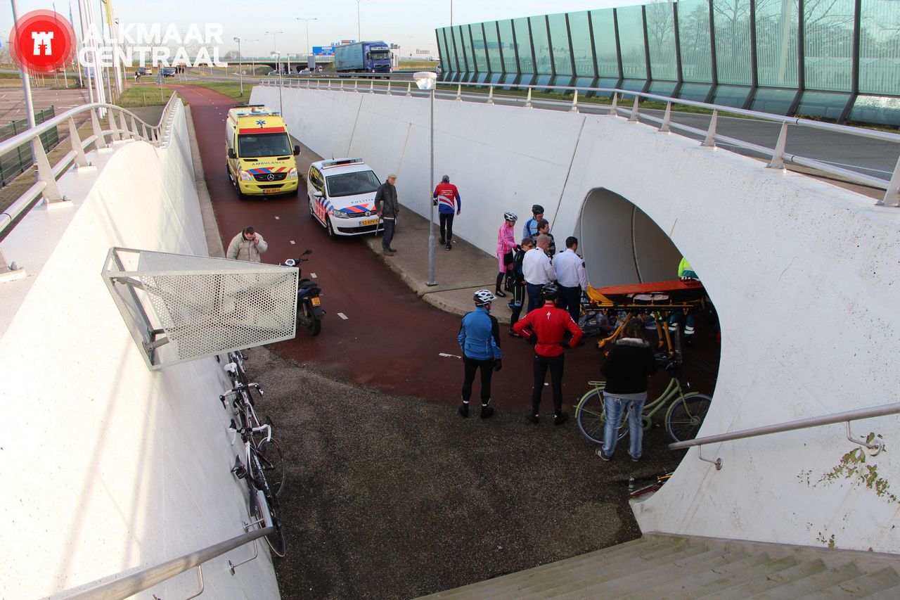 Wielrenner ernstig gewond tijdens botsing met scooter (FOTO's)