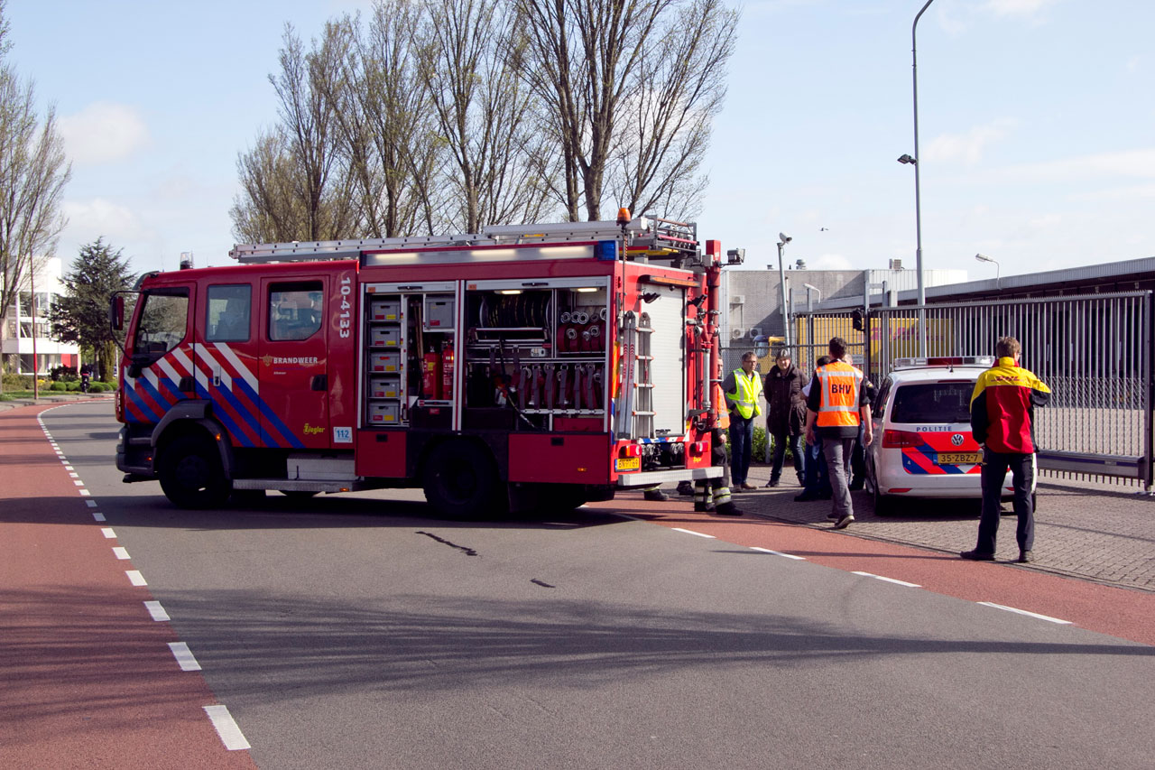 Veegwagen lekt olie op wegdek Otterkoog (FOTO)