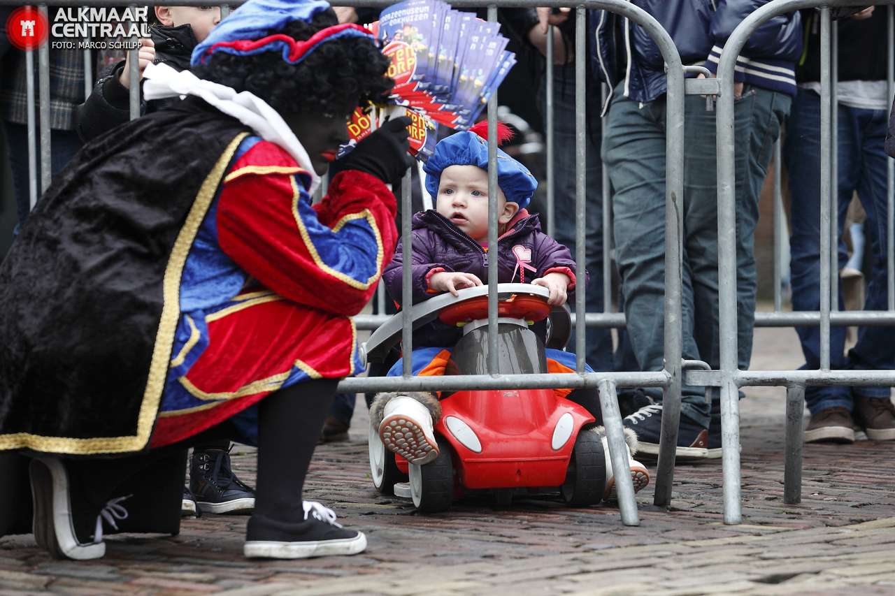 Goedheiligman en Pieten feestelijk ontvangen (FOTO's)