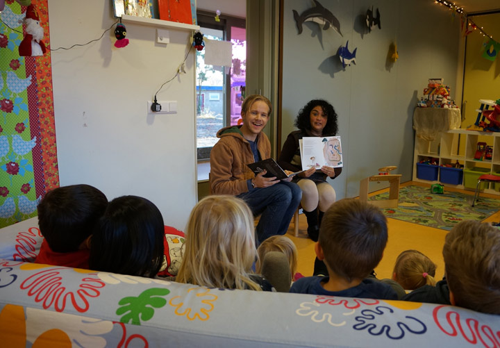 Alkmaarse kinderen en studenten steunen chronisch zieke kinderen (FOTO's)