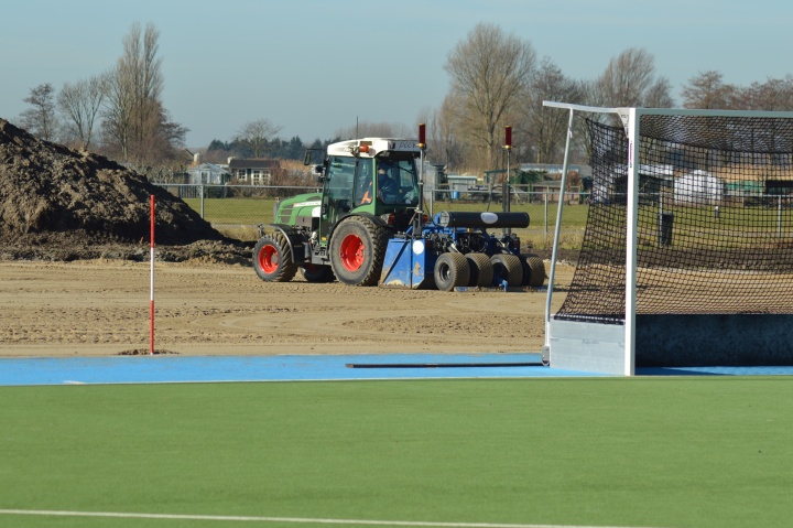 20150220 AMHC kunstgrasveld aanleg