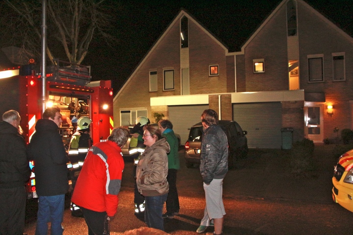 Man geholpen na inademen rook na poging tot blussen wasmachine (FOTO)