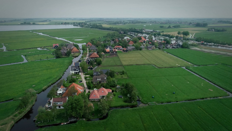 Waarom De Woude nog steeds een eiland is: “Een brug is doodsteek voor het dorp”