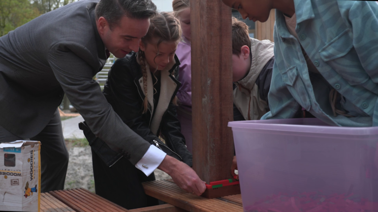 “Dit is meer dan kunst”: brug van hergebruikte lego bij Campus de Hoef