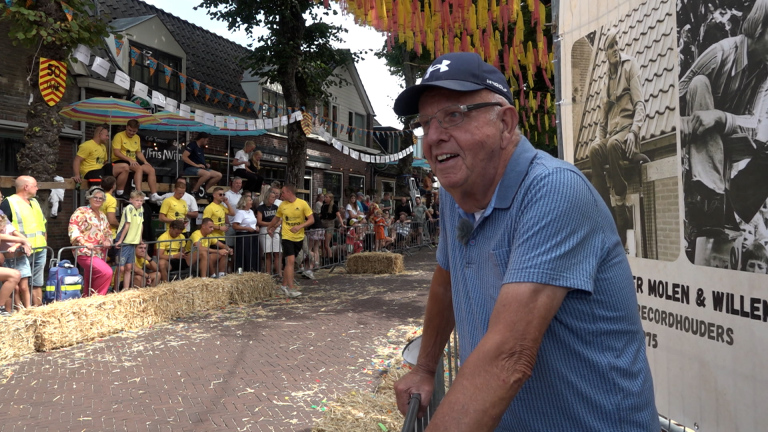 Oprichter Cor Tervoort trots op 50 jaar Egmond op z’n Kop: “Het blijft een spektakel”