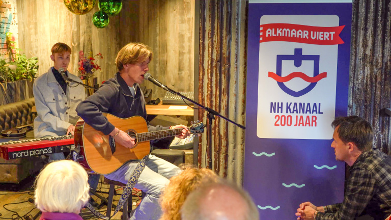 Van vaartocht naar intiem concert: Alkmaars Talent laat zich niet kisten door weergoden