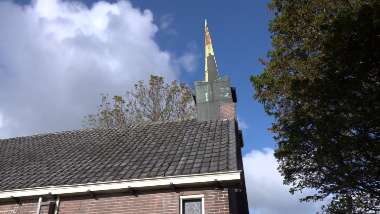 Omwonenden (opnieuw) kwaad over verval monumentaal kerkje Stationsweg
