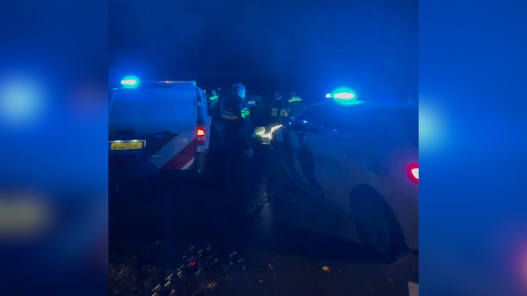 ‘Dollemansrit’ vanuit Alkmaar: man in gestolen wagen ramt politieauto’s