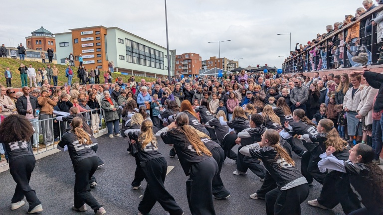 Grote opkomst bij opening spooronderdoorgang Heerhugowaard: “De Koppeling: goed gevonden!”