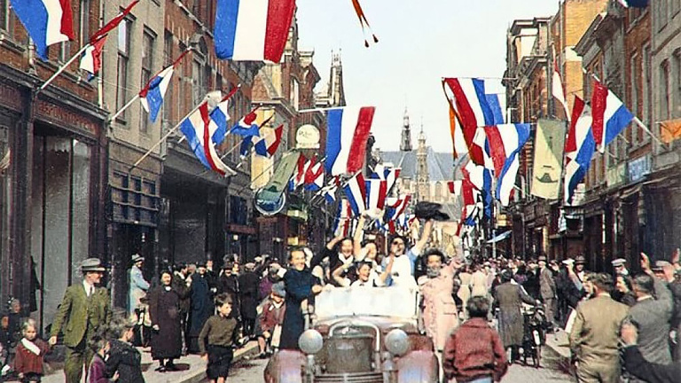 Tast- en hoor- en ruikbare geschiedenis: bevrijdingstocht met 100 militaire Voertuigen