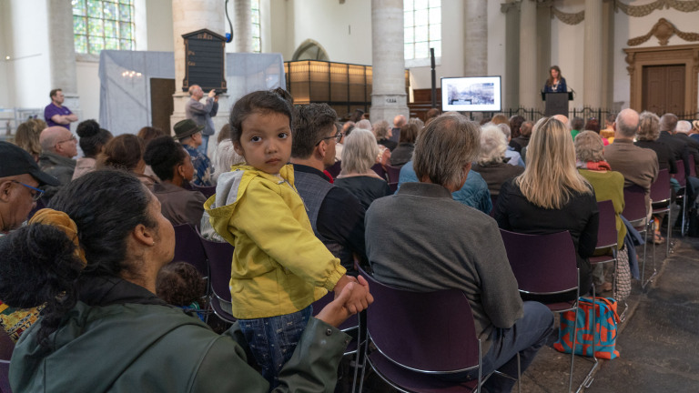 Grote Kerk stil na erkenning Alkmaars slavernijverleden: “Ook zonder excuses heeft dat gewicht”